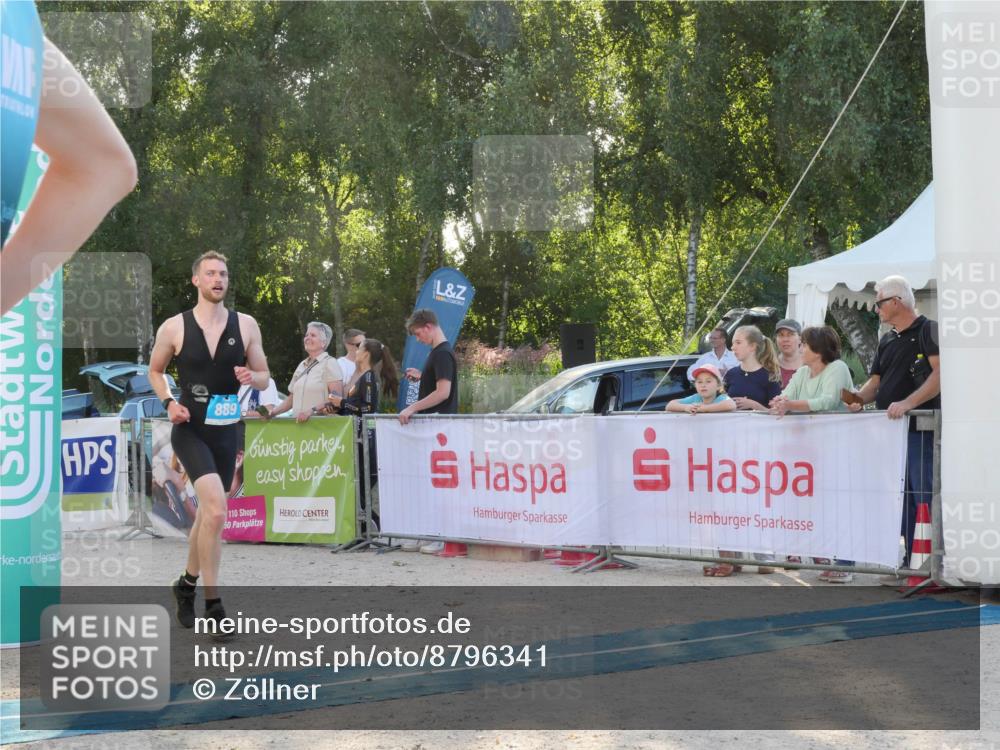 07.09.2025 - 19. Norderstedt Triathlon Zöllner http://msf.ph/oto/8796341 07.09.2025 17:13:32 Ziel 889 meine-sportfotos.de