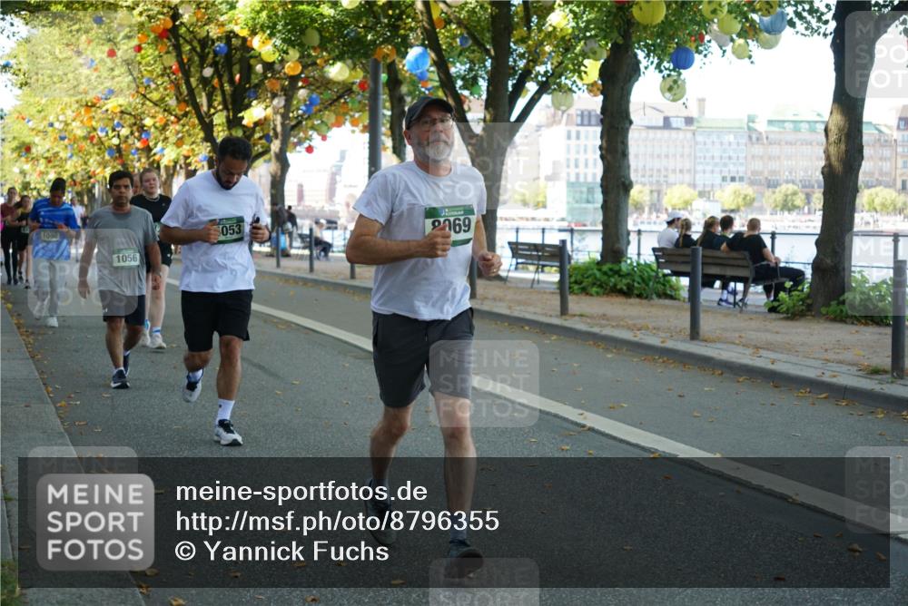 07.09.2025 - BARMER Alsterlauf Yannick Fuchs http://msf.ph/oto/8796355 07.09.2025 11:44:32 Laufen 1090, 1056, 053, 2169 meine-sportfotos.de