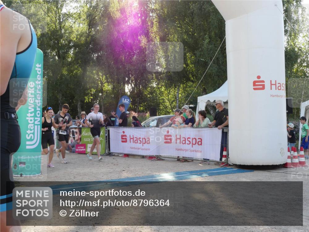 07.09.2025 - 19. Norderstedt Triathlon Zöllner http://msf.ph/oto/8796364 07.09.2025 17:14:22 Ziel 940, 1435 meine-sportfotos.de