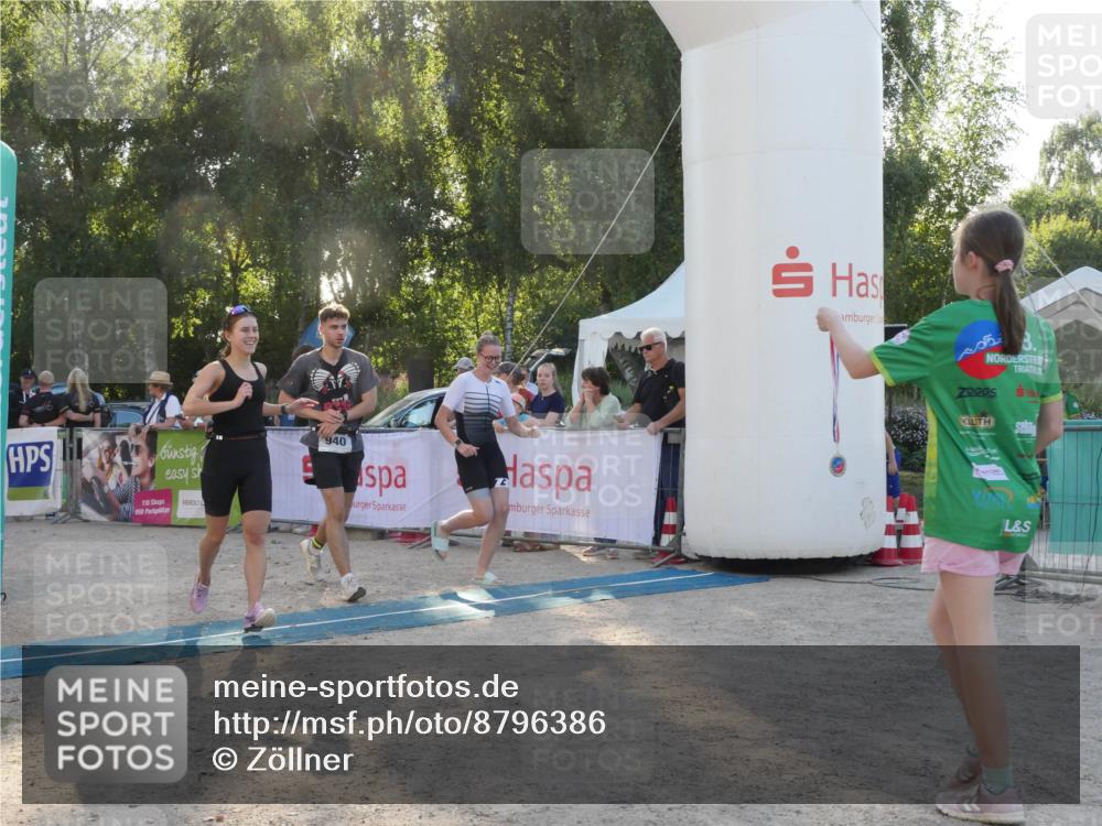 07.09.2025 - 19. Norderstedt Triathlon Zöllner http://msf.ph/oto/8796386 07.09.2025 17:14:24 Ziel 940, 1435 meine-sportfotos.de
