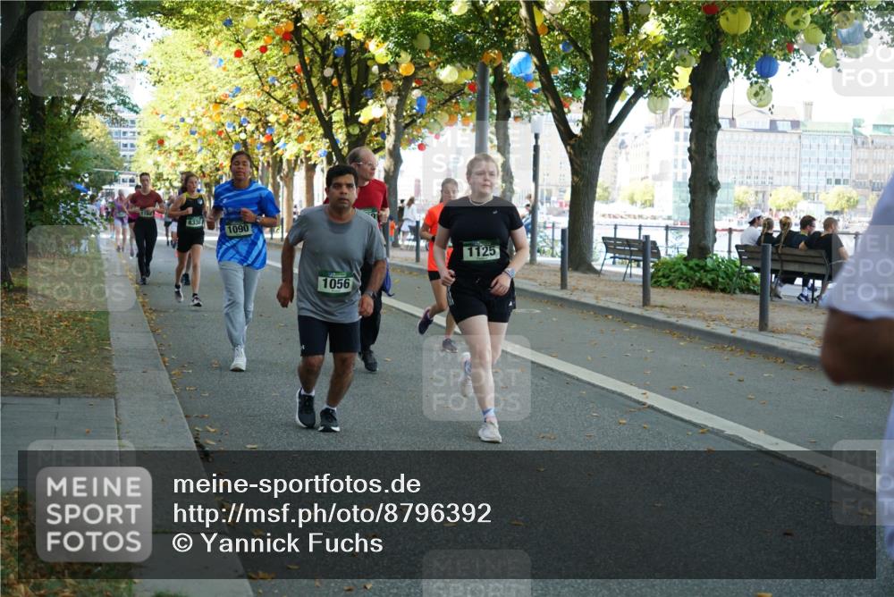 07.09.2025 - BARMER Alsterlauf Yannick Fuchs http://msf.ph/oto/8796392 07.09.2025 11:44:34 Laufen 8338, 1090, 1056, 1125 meine-sportfotos.de