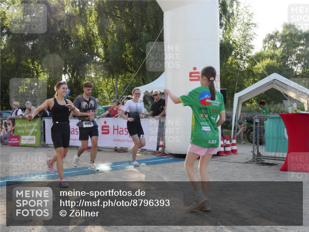 07.09.2025 - 19. Norderstedt Triathlon Zöllner http://msf.ph/oto/8796393 07.09.2025 17:14:24 Ziel 940, 1435 meine-sportfotos.de
