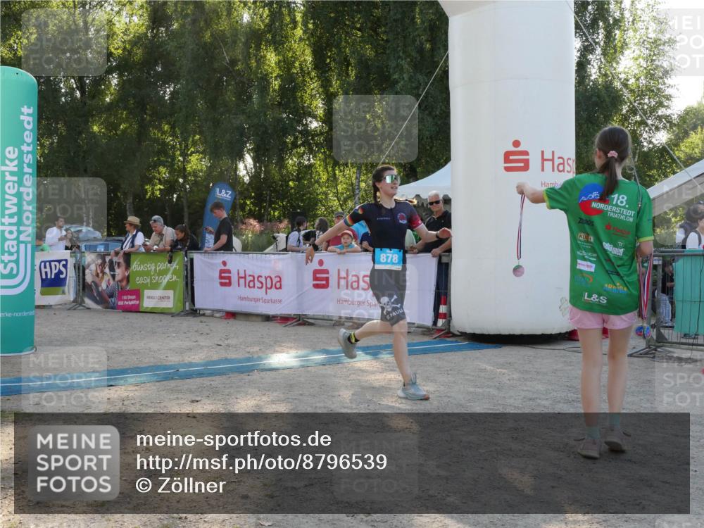 07.09.2025 - 19. Norderstedt Triathlon Zöllner http://msf.ph/oto/8796539 07.09.2025 17:15:54 Ziel 878 meine-sportfotos.de