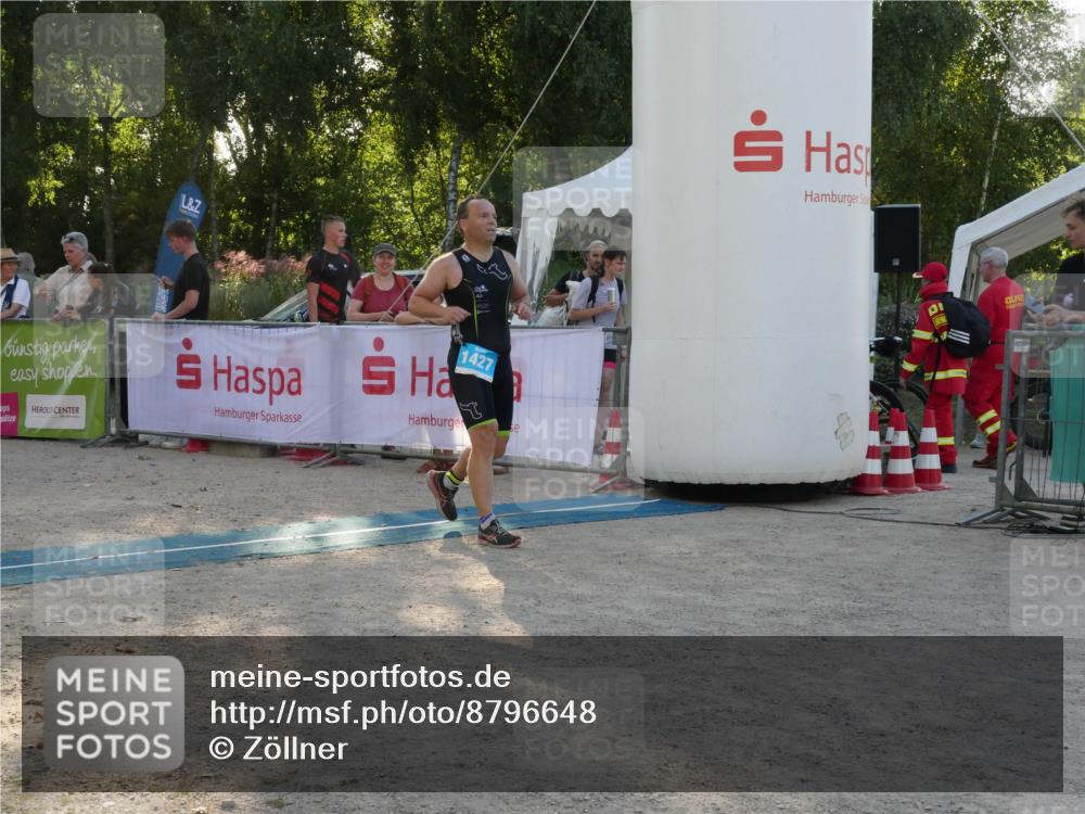 07.09.2025 - 19. Norderstedt Triathlon Zöllner http://msf.ph/oto/8796648 07.09.2025 17:17:01 Ziel 1427 meine-sportfotos.de
