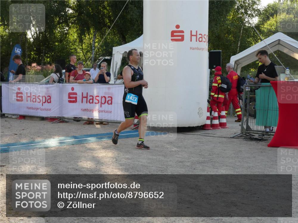 07.09.2025 - 19. Norderstedt Triathlon Zöllner http://msf.ph/oto/8796652 07.09.2025 17:17:01 Ziel 1427 meine-sportfotos.de