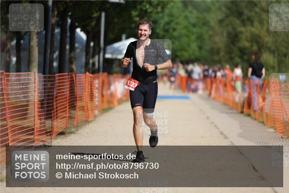 07.09.2025 - 19. Norderstedt Triathlon Michael Strokosch http://msf.ph/oto/8796730 07.09.2025 12:20:20 Laufen 1223 meine-sportfotos.de