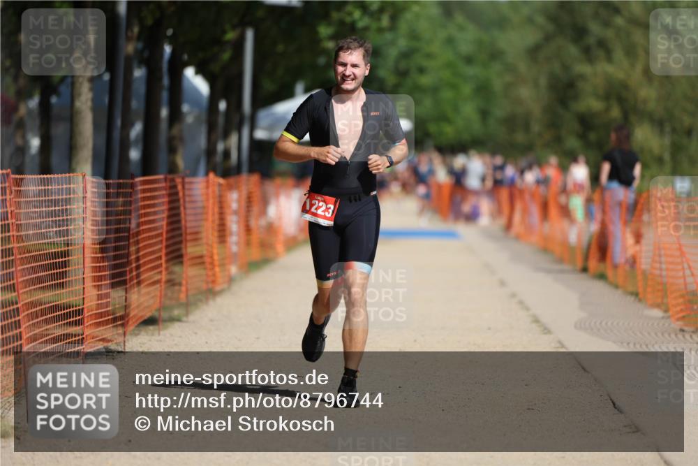 07.09.2025 - 19. Norderstedt Triathlon Michael Strokosch http://msf.ph/oto/8796744 07.09.2025 12:20:20 Laufen 1223 meine-sportfotos.de
