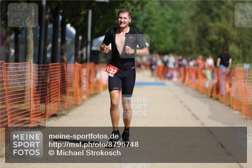07.09.2025 - 19. Norderstedt Triathlon Michael Strokosch http://msf.ph/oto/8796748 07.09.2025 12:20:20 Laufen 1223 meine-sportfotos.de