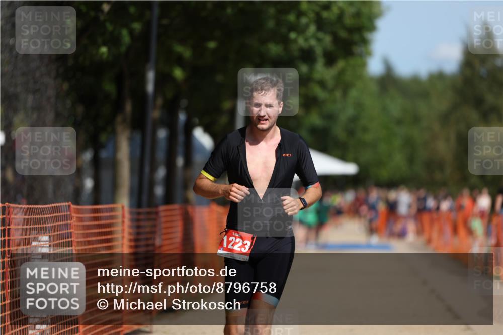 07.09.2025 - 19. Norderstedt Triathlon Michael Strokosch http://msf.ph/oto/8796758 07.09.2025 12:20:22 Laufen 1223 meine-sportfotos.de