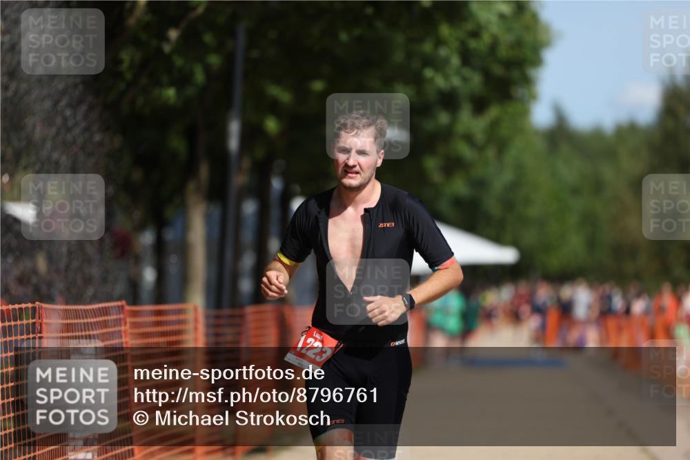 07.09.2025 - 19. Norderstedt Triathlon Michael Strokosch http://msf.ph/oto/8796761 07.09.2025 12:20:22 Laufen 1223 meine-sportfotos.de