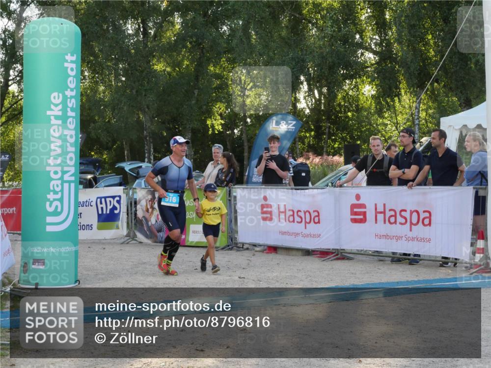 07.09.2025 - 19. Norderstedt Triathlon Zöllner http://msf.ph/oto/8796816 07.09.2025 17:20:45 Ziel 916 meine-sportfotos.de