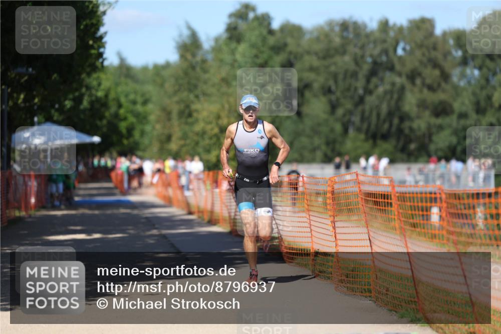 07.09.2025 - 19. Norderstedt Triathlon Michael Strokosch http://msf.ph/oto/8796937 07.09.2025 14:40:55 Laufen 988, 1037 meine-sportfotos.de