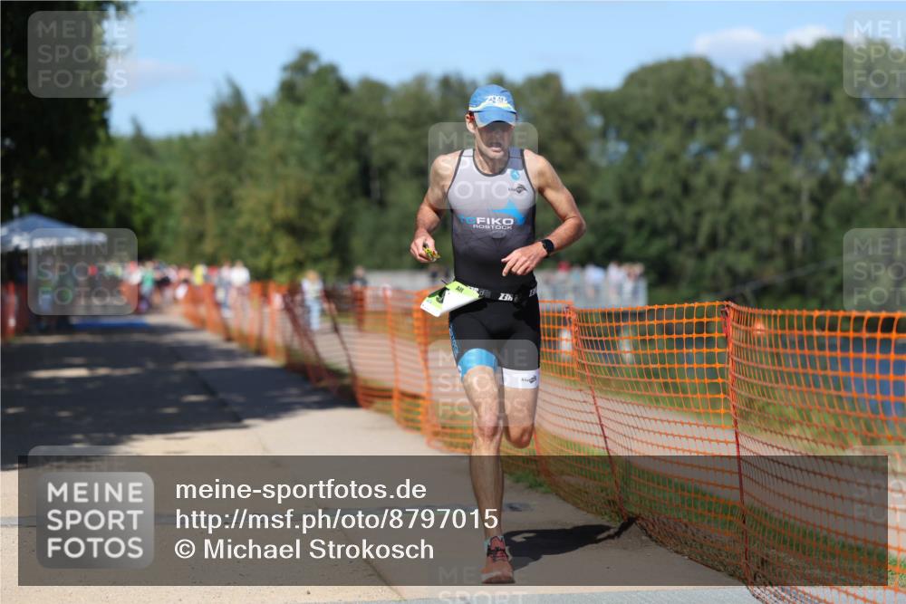 07.09.2025 - 19. Norderstedt Triathlon Michael Strokosch http://msf.ph/oto/8797015 07.09.2025 14:40:57 Laufen 988 meine-sportfotos.de