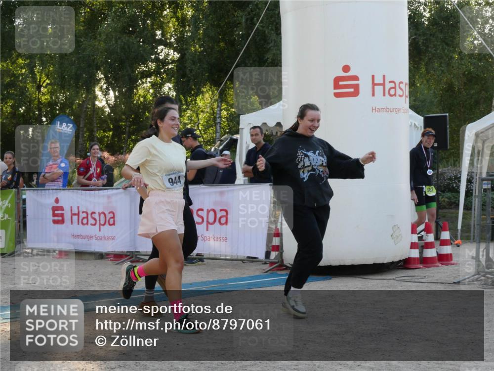 07.09.2025 - 19. Norderstedt Triathlon Zöllner http://msf.ph/oto/8797061 07.09.2025 17:26:10 Ziel 871, 944, 1464 meine-sportfotos.de