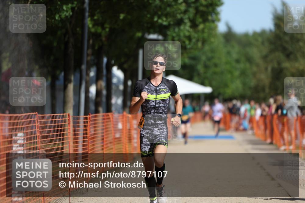 07.09.2025 - 19. Norderstedt Triathlon Michael Strokosch http://msf.ph/oto/8797107 07.09.2025 11:56:27 Laufen 1155, 1175 meine-sportfotos.de