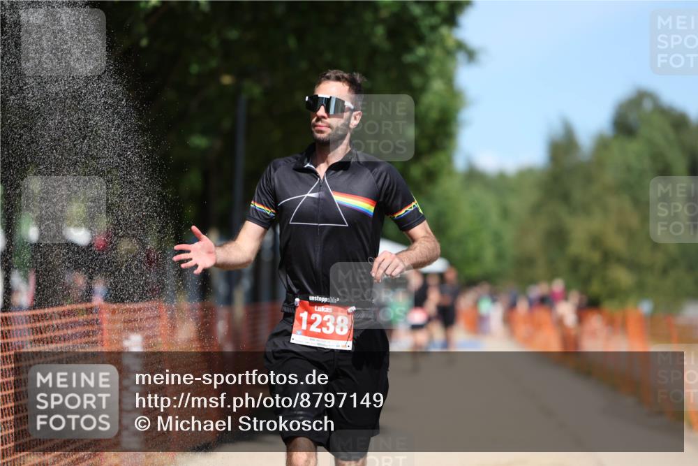 07.09.2025 - 19. Norderstedt Triathlon Michael Strokosch http://msf.ph/oto/8797149 07.09.2025 13:04:13 Laufen 1238 meine-sportfotos.de
