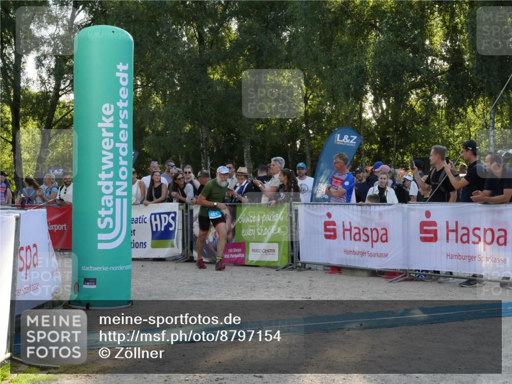 07.09.2025 - 19. Norderstedt Triathlon Zöllner http://msf.ph/oto/8797154 07.09.2025 17:29:06 Ziel 421, 886 meine-sportfotos.de