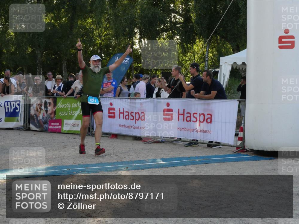 07.09.2025 - 19. Norderstedt Triathlon Zöllner http://msf.ph/oto/8797171 07.09.2025 17:29:09 Ziel 421, 886 meine-sportfotos.de