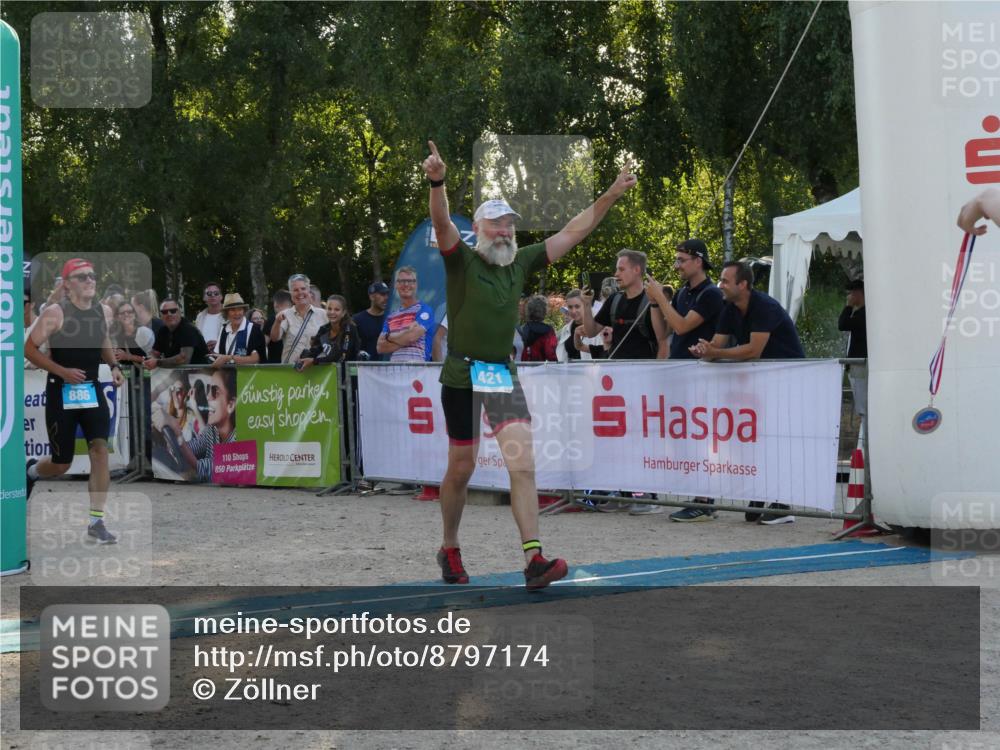 07.09.2025 - 19. Norderstedt Triathlon Zöllner http://msf.ph/oto/8797174 07.09.2025 17:29:09 Ziel 421, 886 meine-sportfotos.de