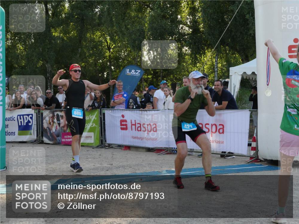 07.09.2025 - 19. Norderstedt Triathlon Zöllner http://msf.ph/oto/8797193 07.09.2025 17:29:11 Ziel 421, 886 meine-sportfotos.de