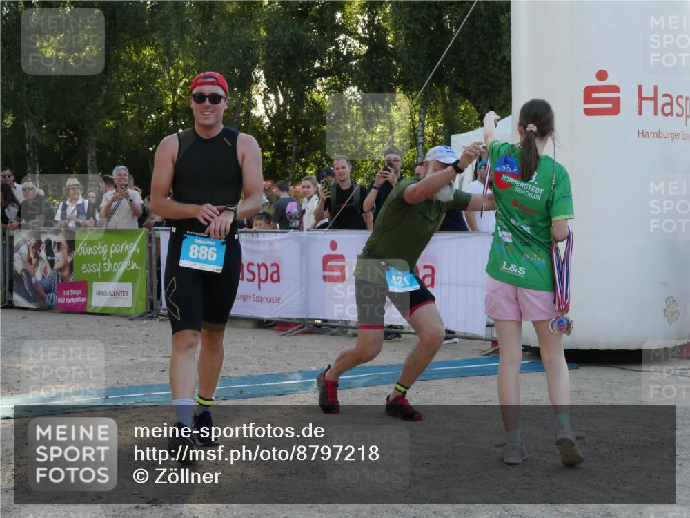 07.09.2025 - 19. Norderstedt Triathlon Zöllner http://msf.ph/oto/8797218 07.09.2025 17:29:13 Ziel 421, 886 meine-sportfotos.de