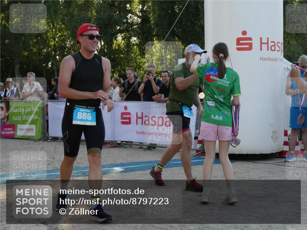 07.09.2025 - 19. Norderstedt Triathlon Zöllner http://msf.ph/oto/8797223 07.09.2025 17:29:13 Ziel 421, 886 meine-sportfotos.de