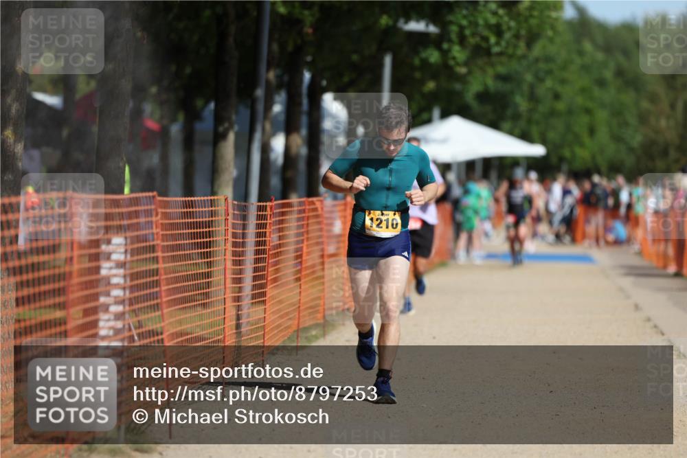 07.09.2025 - 19. Norderstedt Triathlon Michael Strokosch http://msf.ph/oto/8797253 07.09.2025 11:56:39 Laufen 1210, 1274 meine-sportfotos.de