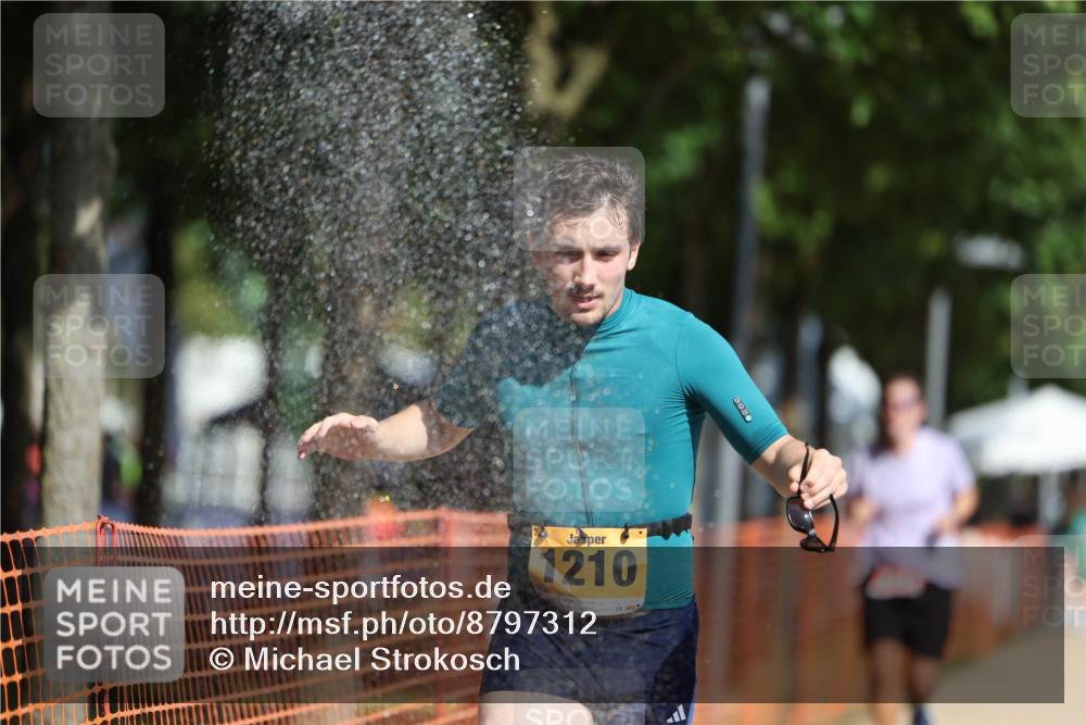 07.09.2025 - 19. Norderstedt Triathlon Michael Strokosch http://msf.ph/oto/8797312 07.09.2025 11:56:42 Laufen 1210, 1274 meine-sportfotos.de