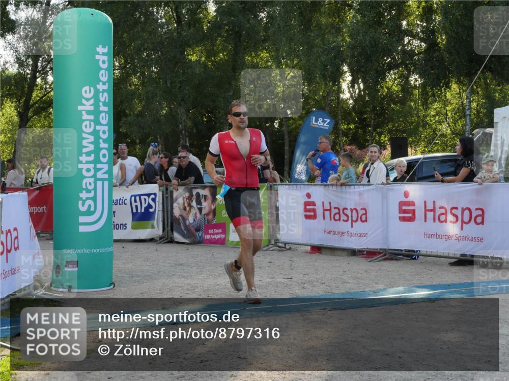 07.09.2025 - 19. Norderstedt Triathlon Zöllner http://msf.ph/oto/8797316 07.09.2025 17:30:22 Ziel 894, 1444 meine-sportfotos.de