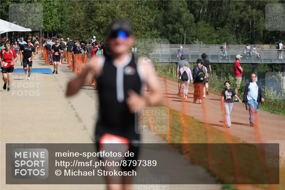 07.09.2025 - 19. Norderstedt Triathlon Michael Strokosch http://msf.ph/oto/8797389 07.09.2025 12:22:25 Laufen 731, 1272 meine-sportfotos.de