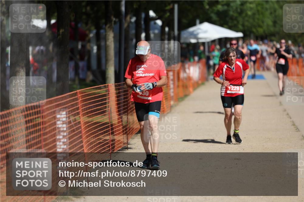 07.09.2025 - 19. Norderstedt Triathlon Michael Strokosch http://msf.ph/oto/8797409 07.09.2025 12:22:34 Laufen 253, 830, 1229 meine-sportfotos.de