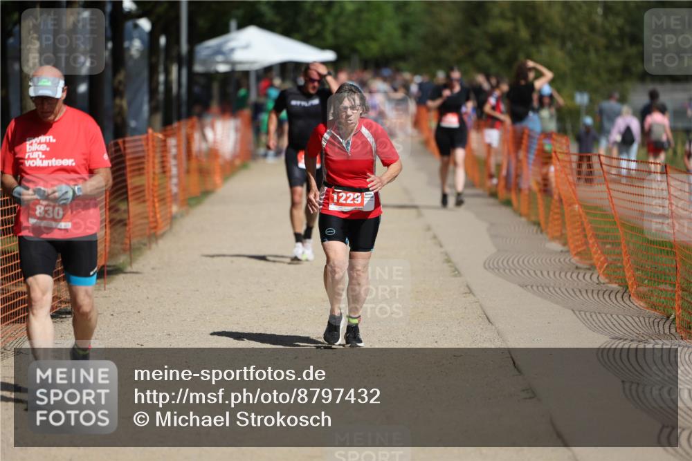 07.09.2025 - 19. Norderstedt Triathlon Michael Strokosch http://msf.ph/oto/8797432 07.09.2025 12:22:35 Laufen 253, 830, 1229 meine-sportfotos.de