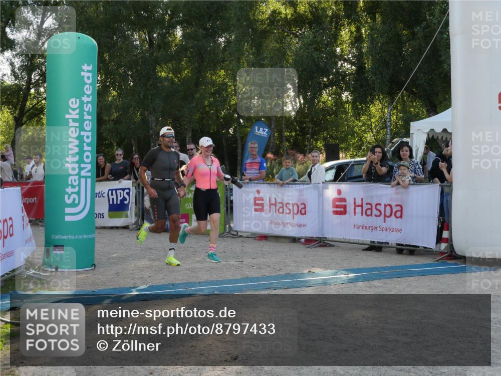 07.09.2025 - 19. Norderstedt Triathlon Zöllner http://msf.ph/oto/8797433 07.09.2025 17:32:01 Ziel 914, 1400, 1442 meine-sportfotos.de