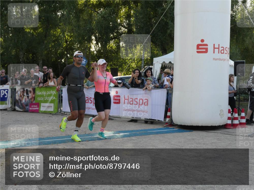 07.09.2025 - 19. Norderstedt Triathlon Zöllner http://msf.ph/oto/8797446 07.09.2025 17:32:01 Ziel 914, 1400, 1442 meine-sportfotos.de