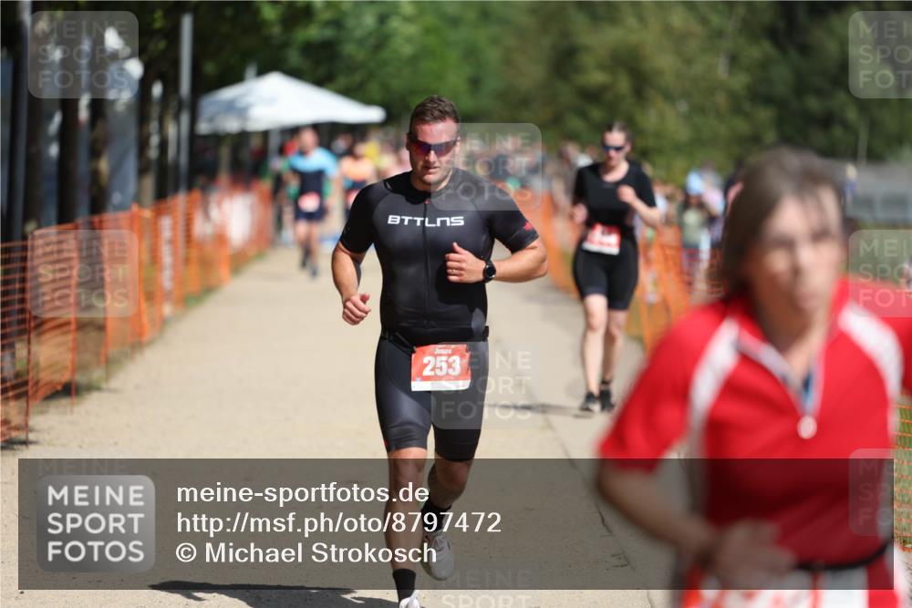 07.09.2025 - 19. Norderstedt Triathlon Michael Strokosch http://msf.ph/oto/8797472 07.09.2025 12:22:41 Laufen 253, 830, 1229, 1244 meine-sportfotos.de