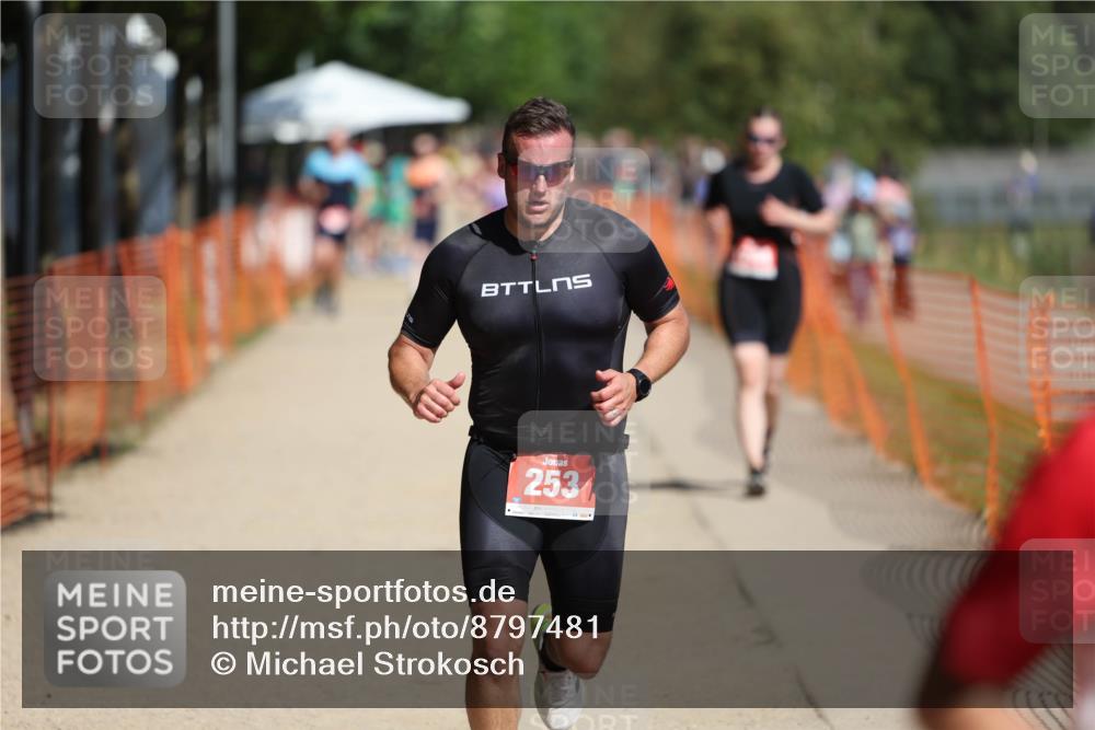 07.09.2025 - 19. Norderstedt Triathlon Michael Strokosch http://msf.ph/oto/8797481 07.09.2025 12:22:42 Laufen 253, 830, 1229, 1244 meine-sportfotos.de