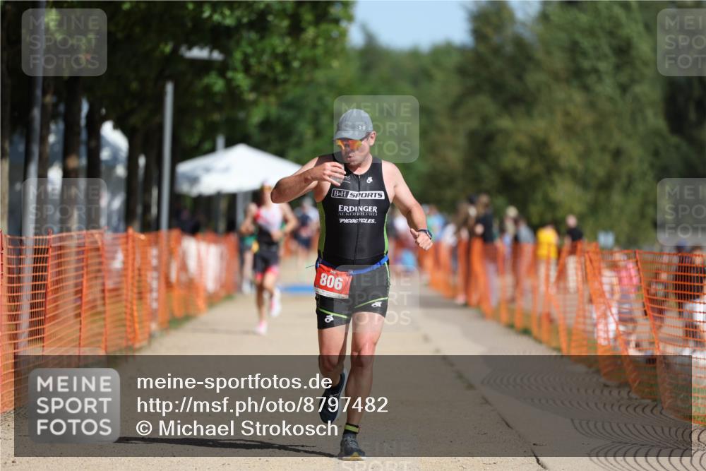 07.09.2025 - 19. Norderstedt Triathlon Michael Strokosch http://msf.ph/oto/8797482 07.09.2025 11:56:53 Laufen 806 meine-sportfotos.de