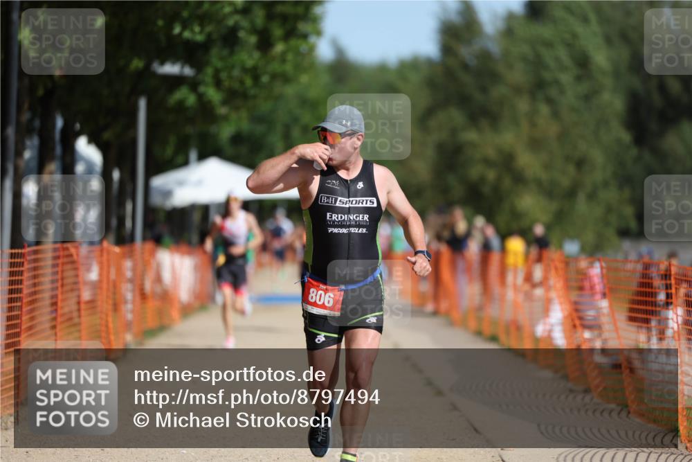 07.09.2025 - 19. Norderstedt Triathlon Michael Strokosch http://msf.ph/oto/8797494 07.09.2025 11:56:54 Laufen 806 meine-sportfotos.de