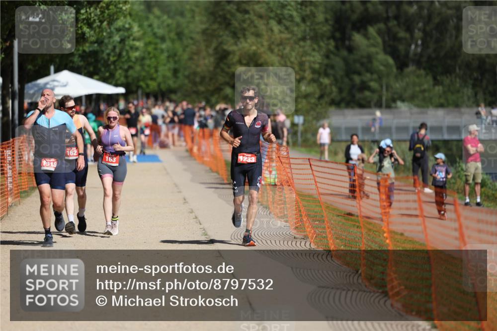 07.09.2025 - 19. Norderstedt Triathlon Michael Strokosch http://msf.ph/oto/8797532 07.09.2025 12:22:50 Laufen 162, 163, 1233, 1244, 1319 meine-sportfotos.de