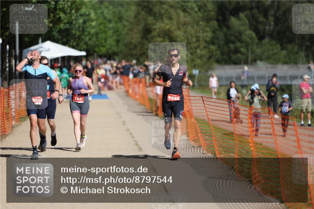 07.09.2025 - 19. Norderstedt Triathlon Michael Strokosch http://msf.ph/oto/8797544 07.09.2025 12:22:51 Laufen 162, 163, 1233, 1319 meine-sportfotos.de