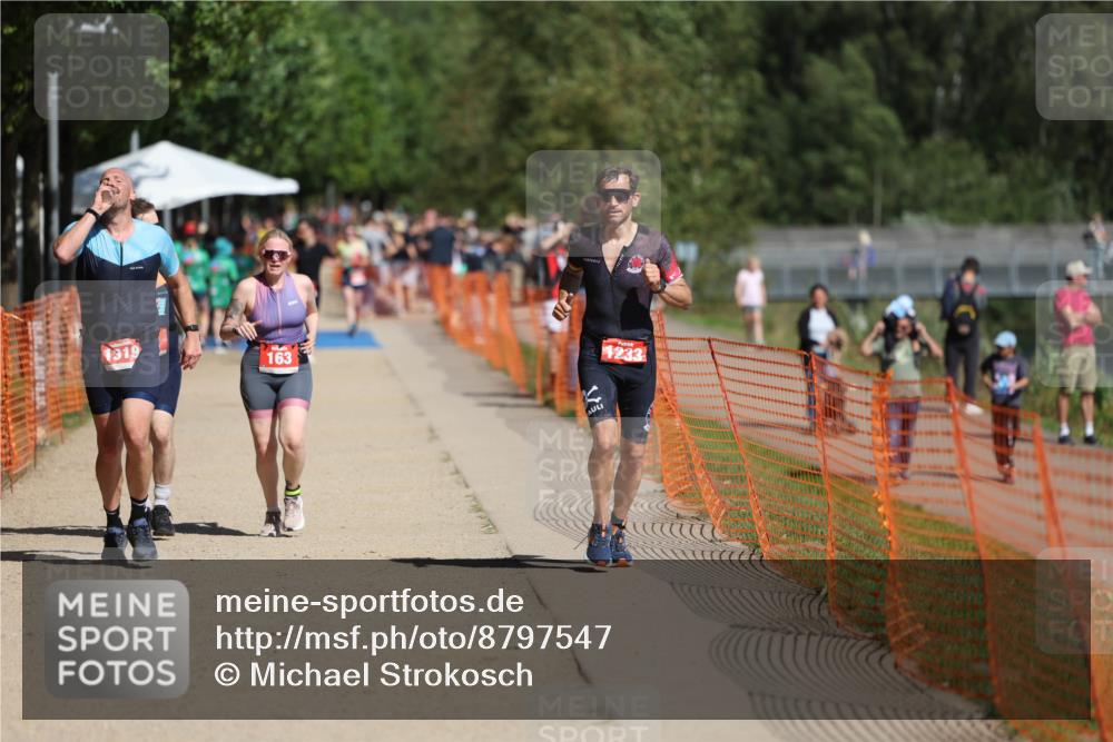 07.09.2025 - 19. Norderstedt Triathlon Michael Strokosch http://msf.ph/oto/8797547 07.09.2025 12:22:51 Laufen 162, 163, 1233, 1319 meine-sportfotos.de