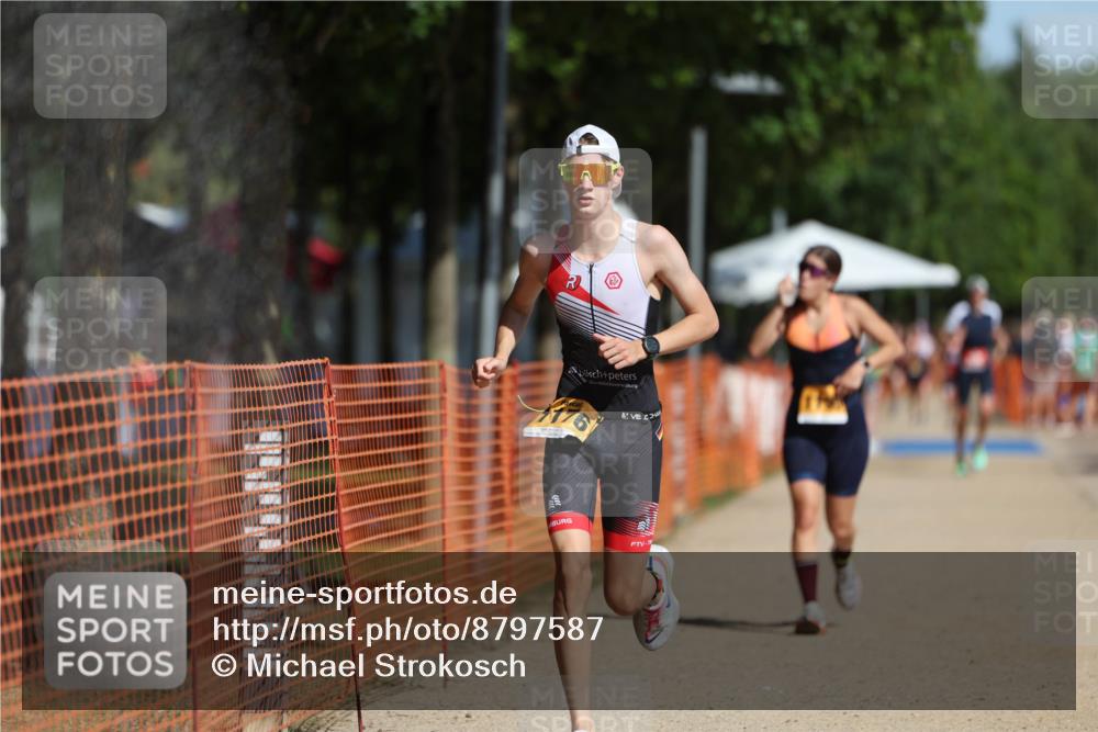 07.09.2025 - 19. Norderstedt Triathlon Michael Strokosch http://msf.ph/oto/8797587 07.09.2025 11:57:01 Laufen 1176, 1195 meine-sportfotos.de