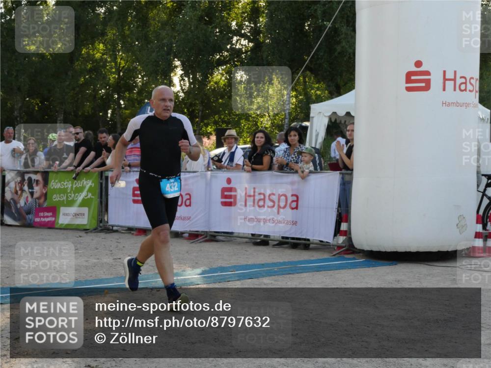 07.09.2025 - 19. Norderstedt Triathlon Zöllner http://msf.ph/oto/8797632 07.09.2025 17:34:25 Ziel 432, 910 meine-sportfotos.de