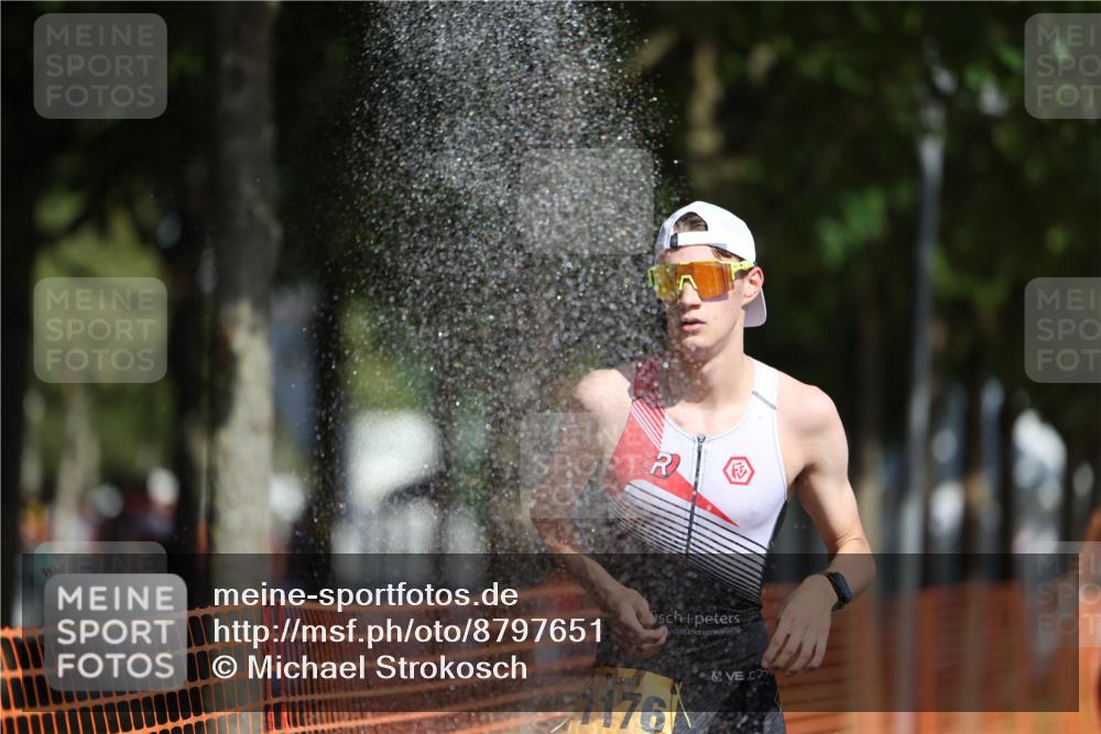 07.09.2025 - 19. Norderstedt Triathlon Michael Strokosch http://msf.ph/oto/8797651 07.09.2025 11:57:03 Laufen 1176, 1195 meine-sportfotos.de