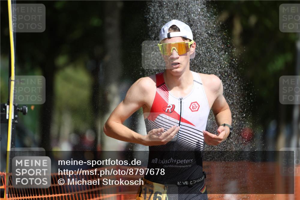 07.09.2025 - 19. Norderstedt Triathlon Michael Strokosch http://msf.ph/oto/8797678 07.09.2025 11:57:04 Laufen 1176, 1195 meine-sportfotos.de