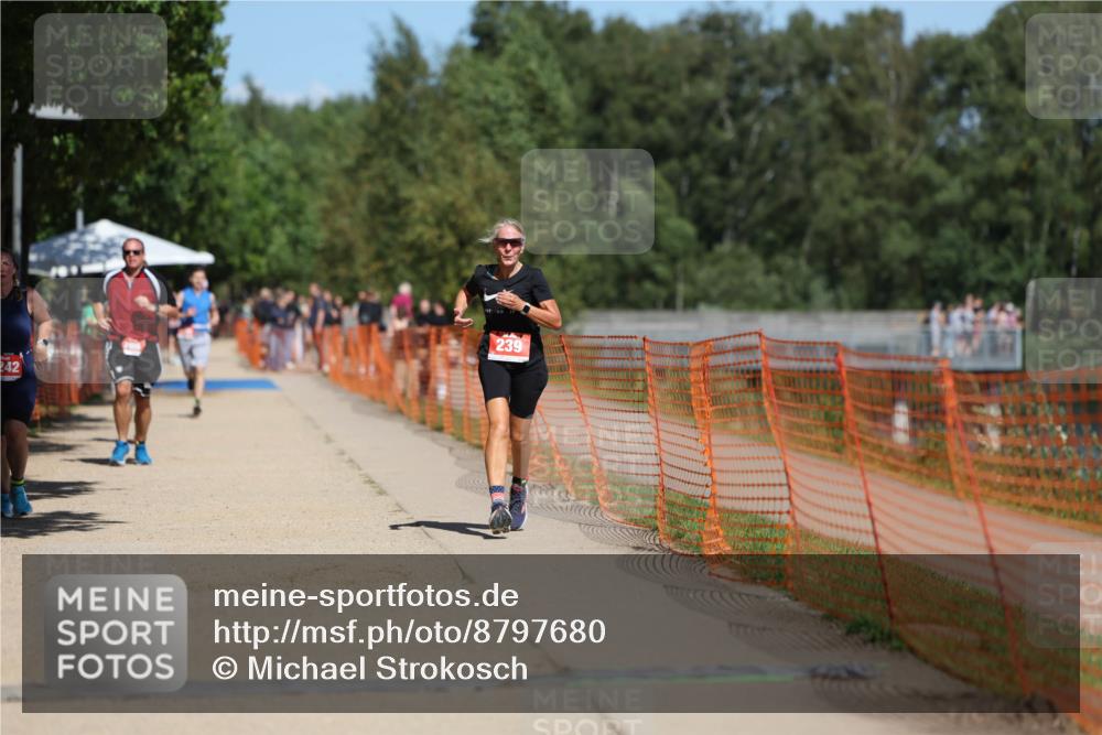 07.09.2025 - 19. Norderstedt Triathlon Michael Strokosch http://msf.ph/oto/8797680 07.09.2025 13:04:44 Laufen 239, 786, 1242 meine-sportfotos.de