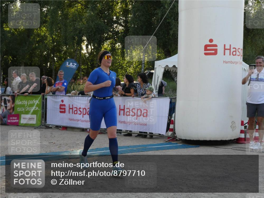 07.09.2025 - 19. Norderstedt Triathlon Zöllner http://msf.ph/oto/8797710 07.09.2025 17:35:52 Ziel 376, 934, 1454 meine-sportfotos.de