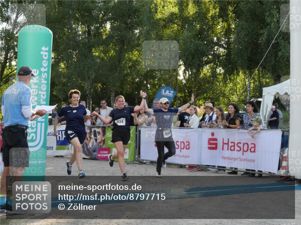 07.09.2025 - 19. Norderstedt Triathlon Zöllner http://msf.ph/oto/8797715 07.09.2025 17:35:55 Ziel 376, 934, 1454 meine-sportfotos.de