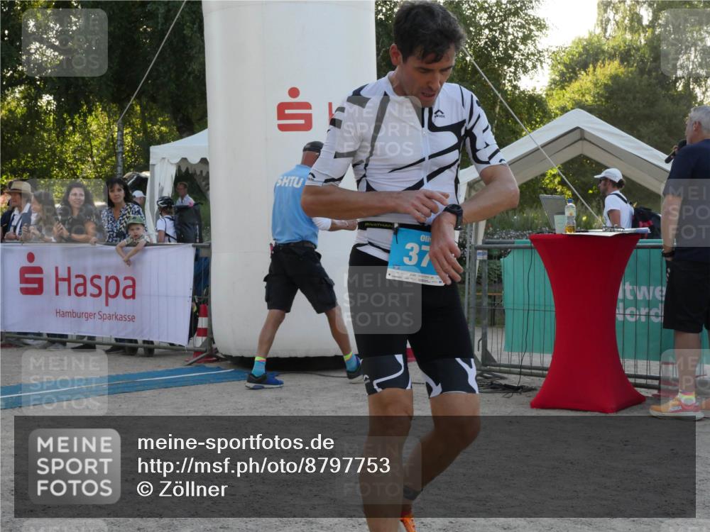 07.09.2025 - 19. Norderstedt Triathlon Zöllner http://msf.ph/oto/8797753 07.09.2025 17:36:00 Ziel 376, 934 meine-sportfotos.de