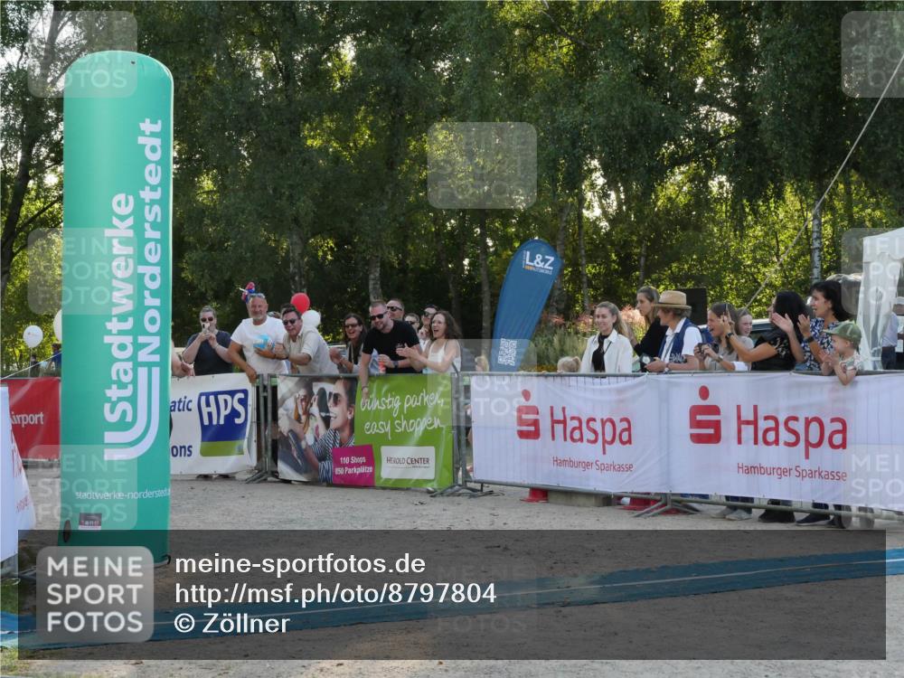 07.09.2025 - 19. Norderstedt Triathlon Zöllner http://msf.ph/oto/8797804 07.09.2025 17:37:09 Ziel 864, 929 meine-sportfotos.de
